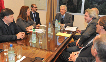 Vázquez en reunión con alcaldes.