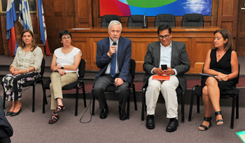 Jorge Basso con usuarios del sistema de salud Jorge Basso con usuarios del sistema de salud