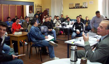 Adultos en clase Adultos en clase