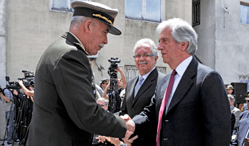 El presidente Tabaré Vázquez y el ministro de Defensa, Jorge Menéndez, en el aniversario del Estado Mayor de la Defensa