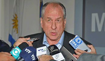 Ministro Ernesto Murro en declaraciones a la prensa Ministro Ernesto Murro en declaraciones a la prensa