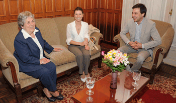 Visita de la deportista Alfonsina Maldonado a María Auxiliadora Delgado Visita de la deportista Alfonsina Maldonado a María Auxiliadora Delgado