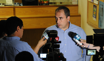 Subsecretario de Economía y Finanzas, Pablo Ferreri, junto a vecinos de Flores Subsecretario de Economía y Finanzas, Pablo Ferreri, junto a vecinos de Flores