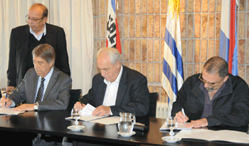 Firma del convenio entre el MTOP y la Corporación Vial Firma del convenio entre el MTOP y la Corporación Vial