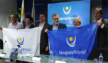 Autoridades nacionales y departamentales en el lanzamiento de Abrazo del Solís Grande Autoridades nacionales y departamentales en el lanzamiento de Abrazo del Solís Grande