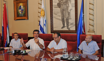 Álvaro García y el intendente de Paysandú, Guillermo Caraballo, firman acuerdo Álvaro García y el intendente de Paysandú, Guillermo Caraballo, firman acuerdo
