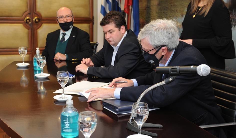 Firma de convenio OSE e Inacoop Firma de convenio OSE e Inacoop