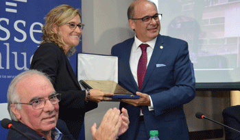Autoridades del INRU reciben galardón internacional Autoridades del INRU reciben galardón internacional