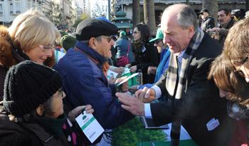 Ministro de Trabajo y Seguridad Social, Ernesto Murro, en la Plaza Independencia