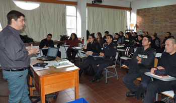 Taller de formación a policías Taller de formación a policías