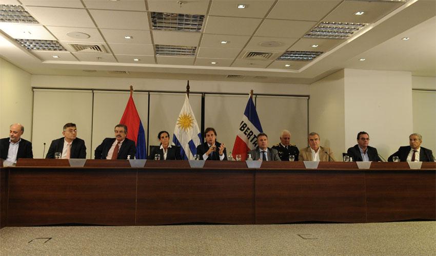 Presidente Lacalle Pou encabeza videoconferencia con medios del interior del país Presidente Lacalle Pou encabeza videoconferencia con medios del interior del país