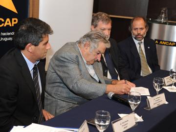 Presidente de la República, José Mujica y otras autoridades de gobierno Presidente de la República, José Mujica y otras autoridades de gobierno