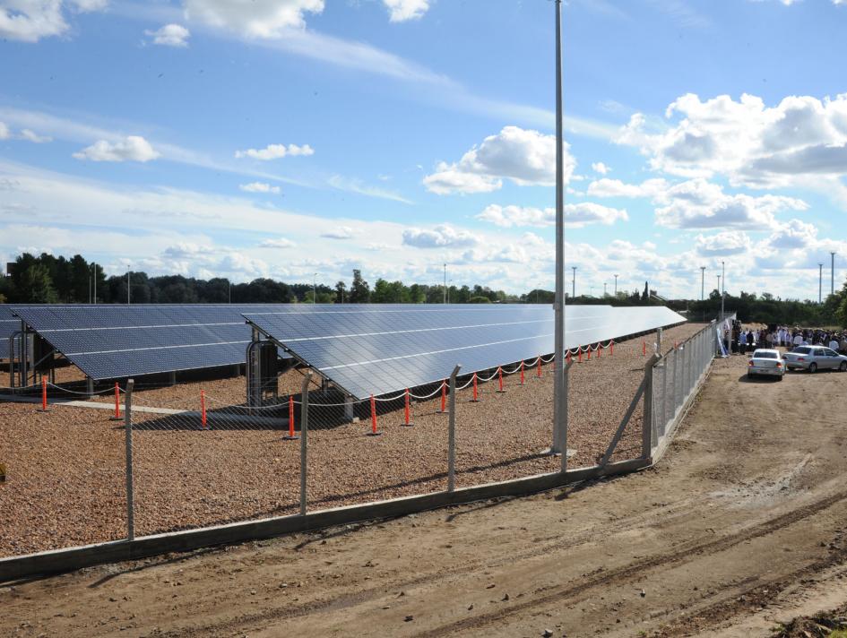 Paneles de energía fotovoltaica instalados en Salto Paneles de energía fotovoltaica instalados en Salto