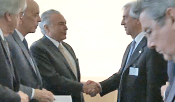 Saludo entre presidentes Vázquez y Temer en sede de la ONU