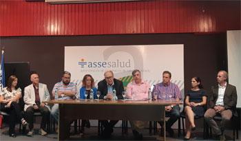 Jerarcas y funcionarios en firma de convenio Jerarcas y funcionarios en firma de convenio