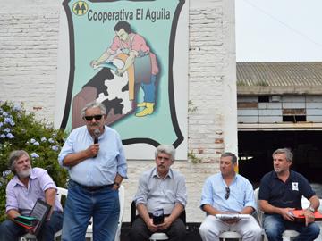 Presidente Mujica en curtiembre El Águila Presidente Mujica en curtiembre El Águila