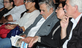 El Presidente José Mujica en la presentación del libro “Historias blancas de un hombre de izquierda” El Presidente José Mujica en la presentación del libro “Historias blancas de un hombre de izquierda”