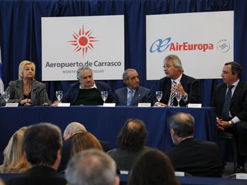 Autoridades en Aeropuerto de Carrasco Autoridades en Aeropuerto de Carrasco