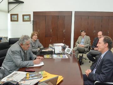 Presidente Mujica recibió a Pablo Greiff de ONU e integrantes de la Secretaría de Derechos Humanos Presidente Mujica recibió a Pablo Greiff de ONU e integrantes de la Secretaría de Derechos Humanos