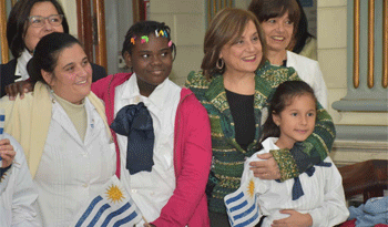 Irupé Buzzetti con escolares Irupé Buzzetti con escolares