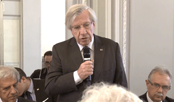 El ministro Danilo Astori expone ante empresarios frances El ministro Danilo Astori expone ante empresarios frances