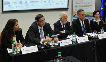 Mesa de autoridades en encuentro sobre gestión de bienes decomisados Mesa de autoridades en encuentro sobre gestión de bienes decomisados