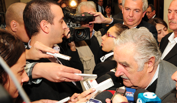 El Presidente José Mujica en rueda de prensa tras el acto en el Banco de la República