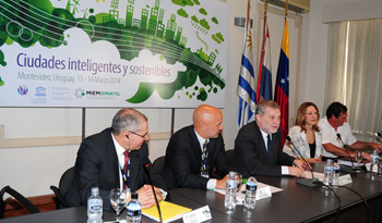 Autoridades en apertura del foro "Ciudades inteligentes y sostenibles" Autoridades en apertura del foro "Ciudades inteligentes y sostenibles"