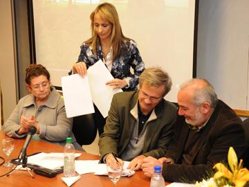Autoridades en la firma del convenio para la construcción de un campus universitario Autoridades en la firma del convenio para la construcción de un campus universitario