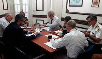 Autoridades en primera reunión sobre turismo antártico