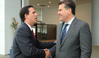 El embajador de Gran Bretaña en Uruguay, Ben Lyster-Binnis, participó junto a Cánepa de la videoconferencia El embajador de Gran Bretaña en Uruguay, Ben Lyster-Binnis, participó junto a Cánepa de la videoconferencia