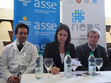 Presidenta de ASSE, Beatriz Silva y representante del CeNaQue, Héctor Juri, firman convenio de cooperación Presidenta de ASSE, Beatriz Silva y representante del CeNaQue, Héctor Juri, firman convenio de cooperación