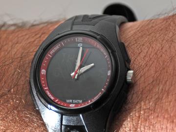 Reloj mostrando la hora 02:00, cuando habrá de cambiar la hora Reloj mostrando la hora 02:00, cuando habrá de cambiar la hora