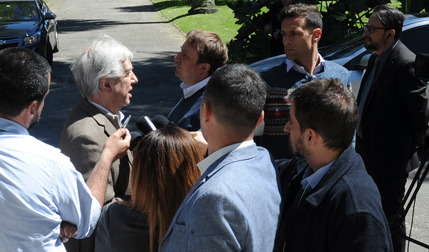 Tabaré Vázquez con los medios de comunicación Tabaré Vázquez con los medios de comunicación