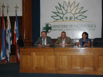 Decano Fernando Tomasina, subsecretario Leonel Briozzo e investigadora de CESCAS, Jacqueline Ponzo Decano Fernando Tomasina, subsecretario Leonel Briozzo e investigadora de CESCAS, Jacqueline Ponzo