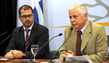El prosecretario de la Presidencia, Juan Andrés Roballo, y el ministro de Salud Púbilca, Jorge Basso