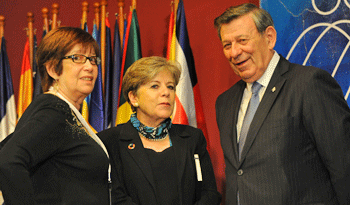 Marina Arismendi, Alicia Bárcena y Rodolfo Nin Novoa Marina Arismendi, Alicia Bárcena y Rodolfo Nin Novoa