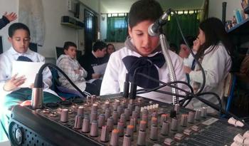 Niños de sexto año de la Escuela 109 de Sauce en proyecto de radioteatro Niños de sexto año de la Escuela 109 de Sauce en proyecto de radioteatro