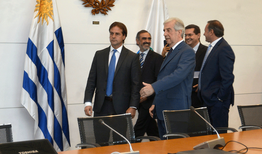 El presidente Tabaré Vázquez, Luis Lacalle Pou y parte de su delegación El presidente Tabaré Vázquez, Luis Lacalle Pou y parte de su delegación