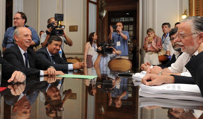 Primera reunión de transición en el Ministerio de Defensa Primera reunión de transición en el Ministerio de Defensa