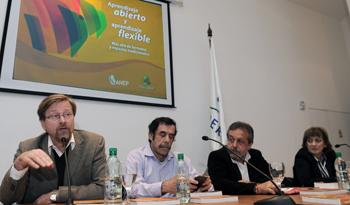 Presentación del libro “Aprendizaje abierto y aprendizaje flexible mas allá de formatos y espacios tradicionales” Presentación del libro “Aprendizaje abierto y aprendizaje flexible mas allá de formatos y espacios tradicionales”