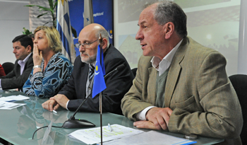 Ministros Ernesto Murro y Liliam Kechichian en firma de convenio Ministros Ernesto Murro y Liliam Kechichian en firma de convenio