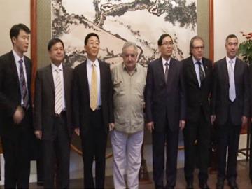 Mujica junto a autoridades Banco de Desarrollo de China Mujica junto a autoridades Banco de Desarrollo de China