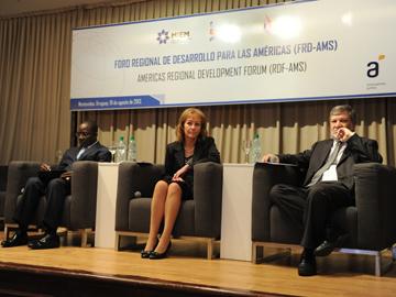 Autoridades en la apertura del Foro de Desarrollo Regional de la UIT