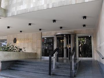 Entrada de la calle Colonia del Ministerio de Relaciones Exteriores