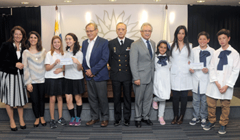 Autoridades con ganadores del concurso Autoridades con ganadores del concurso