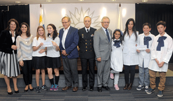 Autoridades con ganadores del concurso