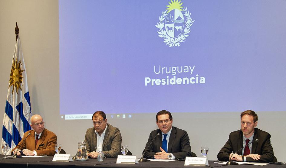 Autoridades en presentación de acuerdo Autoridades en presentación de acuerdo
