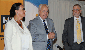 Gerente comercial de Avianca, Carla Calvete, ministro Víctor Rossi y subsecretario Benjamín Liberoff Gerente comercial de Avianca, Carla Calvete, ministro Víctor Rossi y subsecretario Benjamín Liberoff
