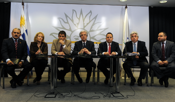 Autoridades de Uruguay y Venezuela anuncian acuerdo entre ambos países, que rubricarán Vázquez y Maduro en julio Autoridades de Uruguay y Venezuela anuncian acuerdo entre ambos países, que rubricarán Vázquez y Maduro en julio